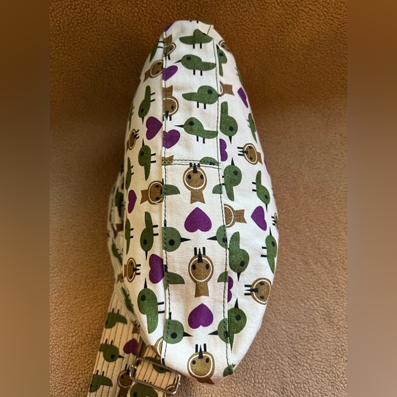 Bungalow 360 vegan canvas Messenger crossbody shoulder bag. Hearts and birds. - Picture 4 of 8